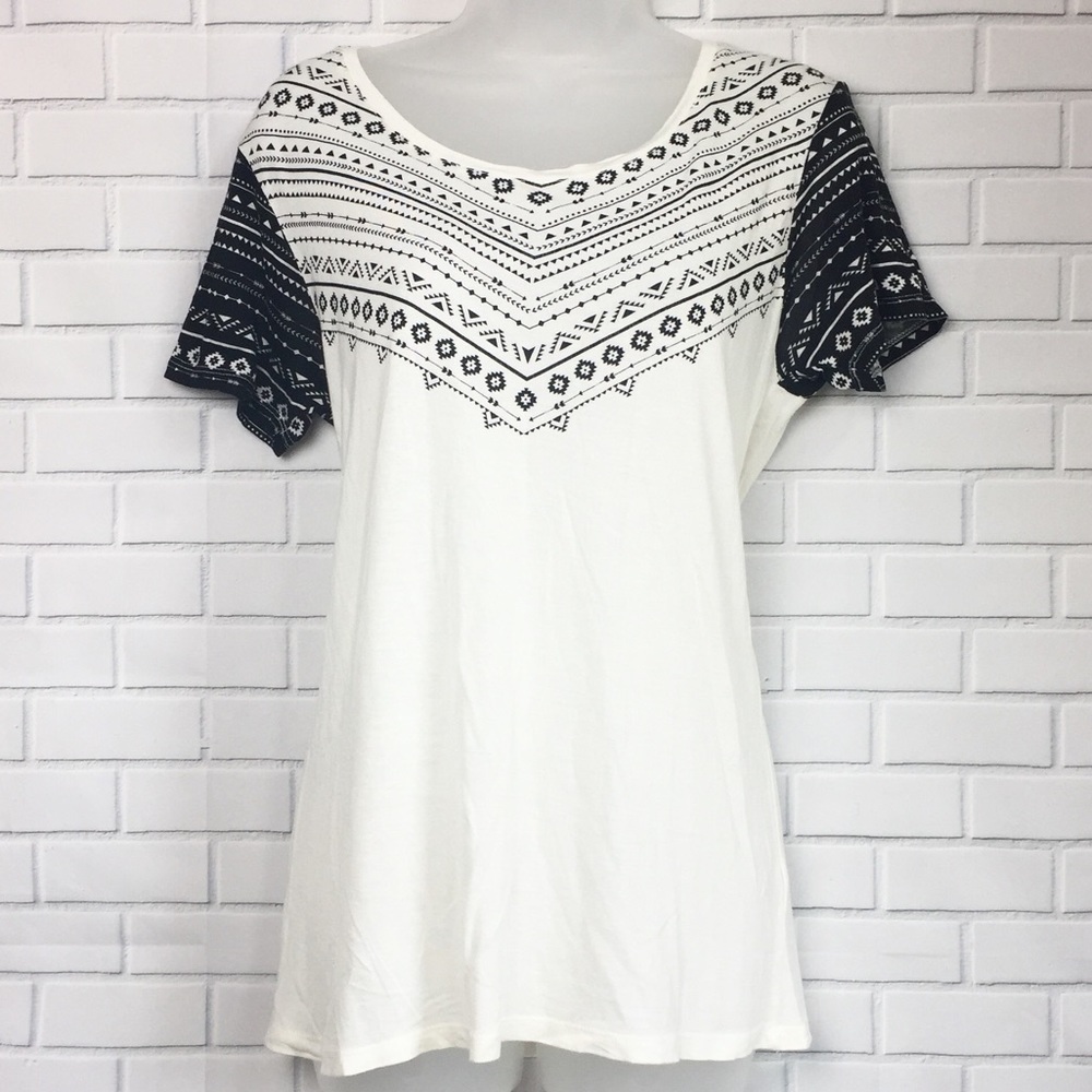 🐝 Super Soft T-Shirt Aztec Design Size Small